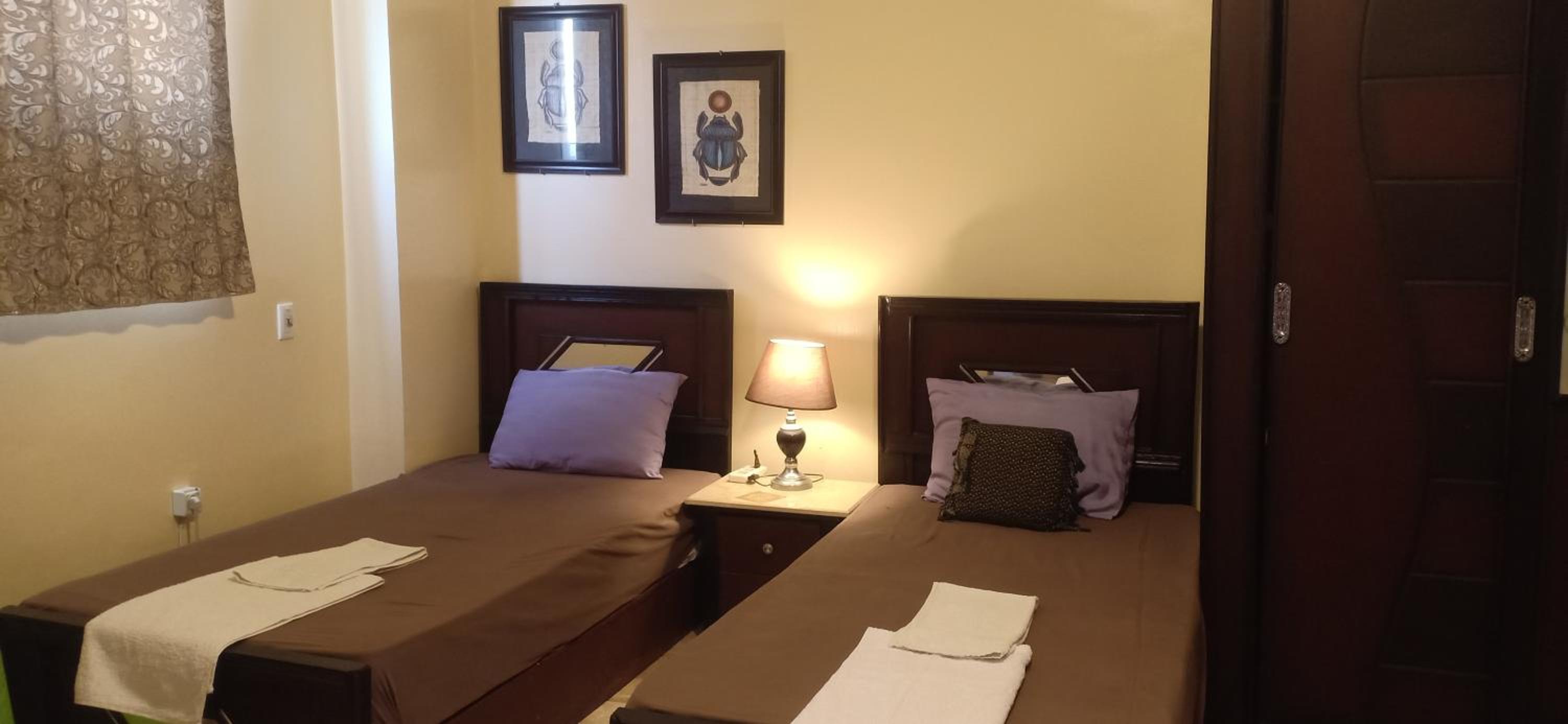 Pyramids Overlook Inn