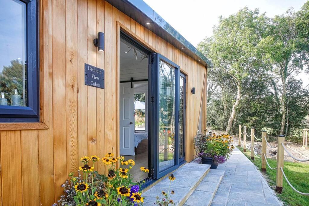 Brondini View Cabin (Private Garden and Hot Tub) view 2