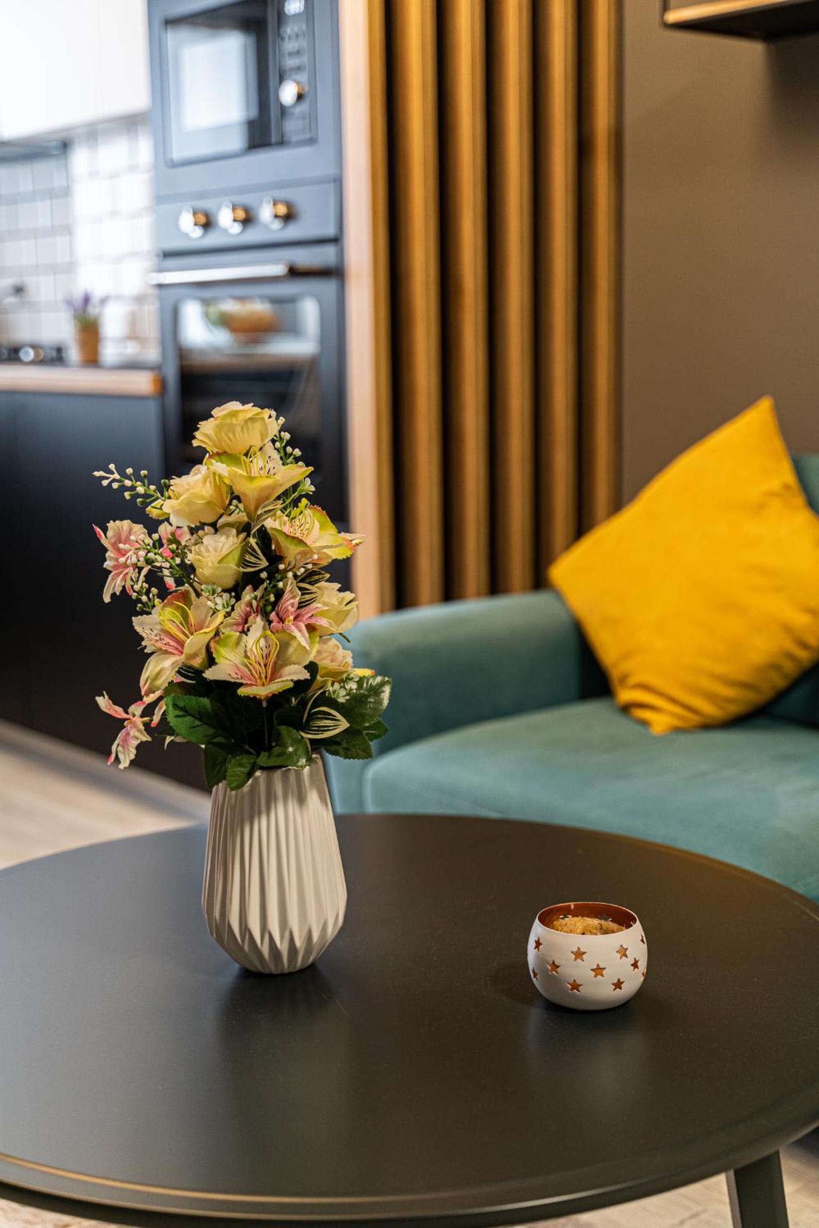 Apartament Deluxe cu parcare gratuită, lângă Arena Mall in Centru Bacău - ideal pentru cupluri sau business view 4