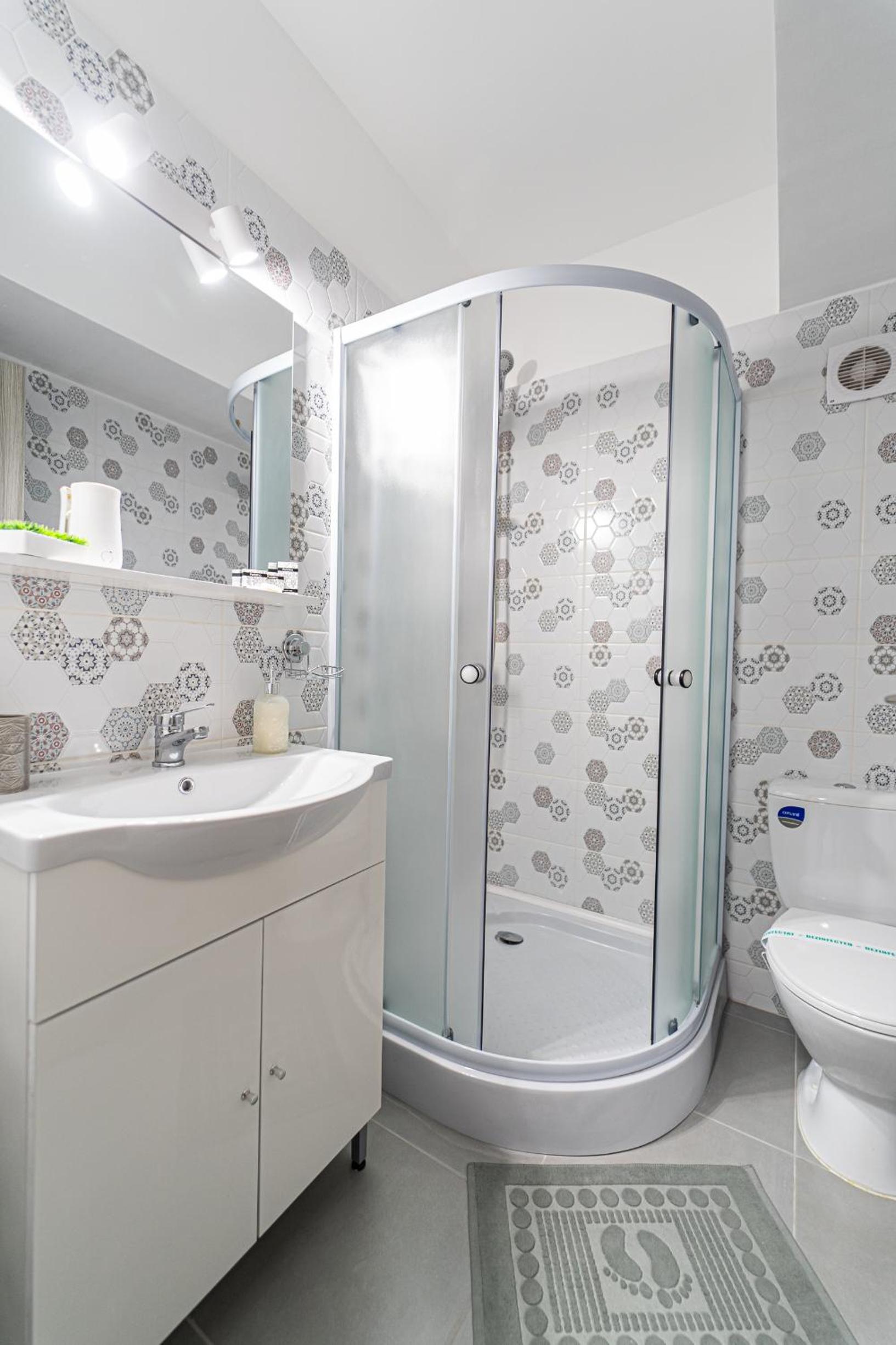 Delux Suite - Apartament 100 de m2 cu 3 camere și parcare gratuită, lângă Arena Mall in Centrul Bacău view 2
