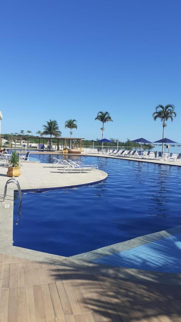Flat com praia privativa e lazer total em Arraial