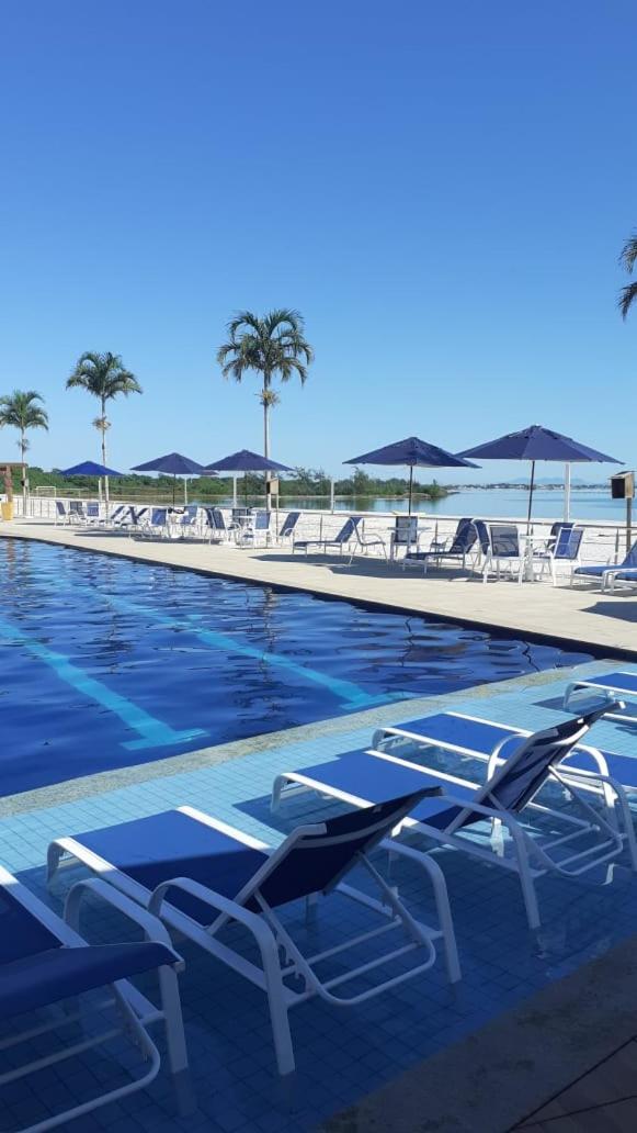 Flat com praia privativa e lazer total em Arraial