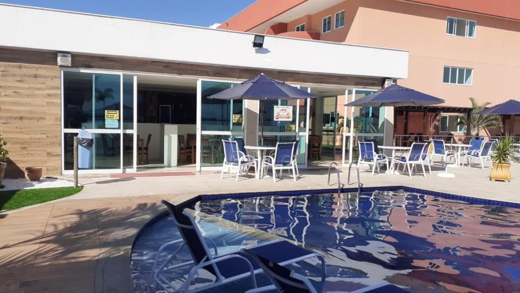 Flat com praia privativa e lazer total em Arraial