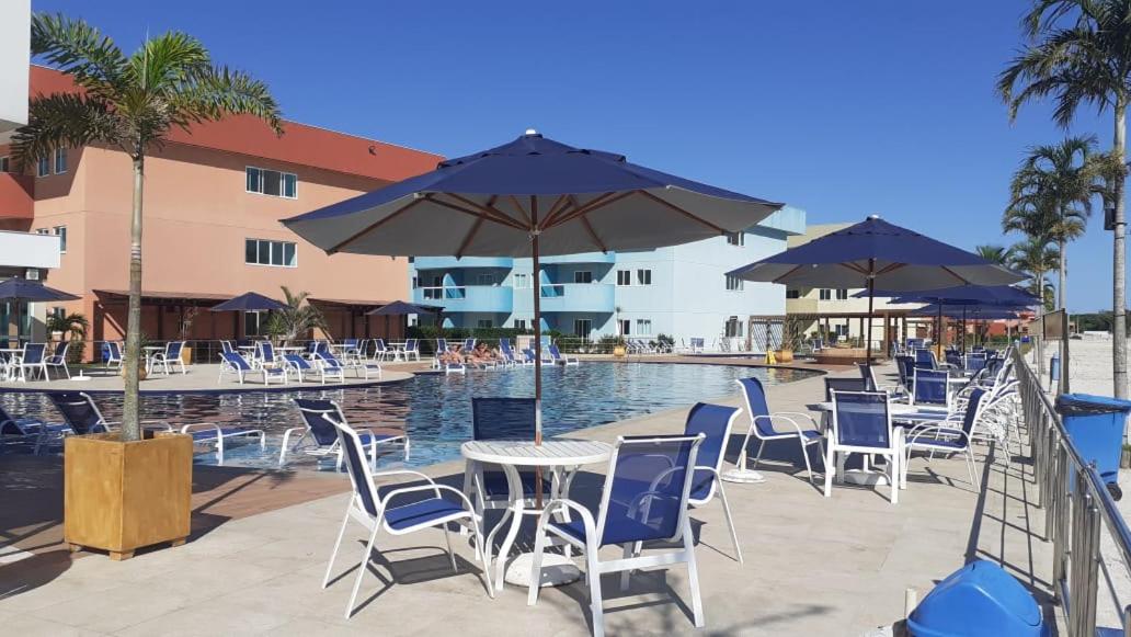 Flat com praia privativa e lazer total em Arraial