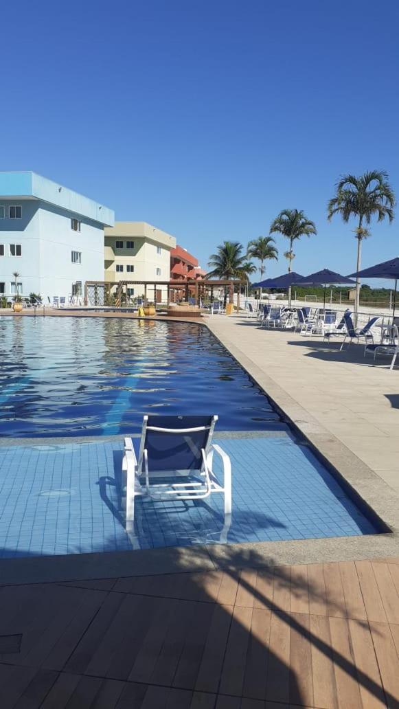 Flat com praia privativa e lazer total em Arraial