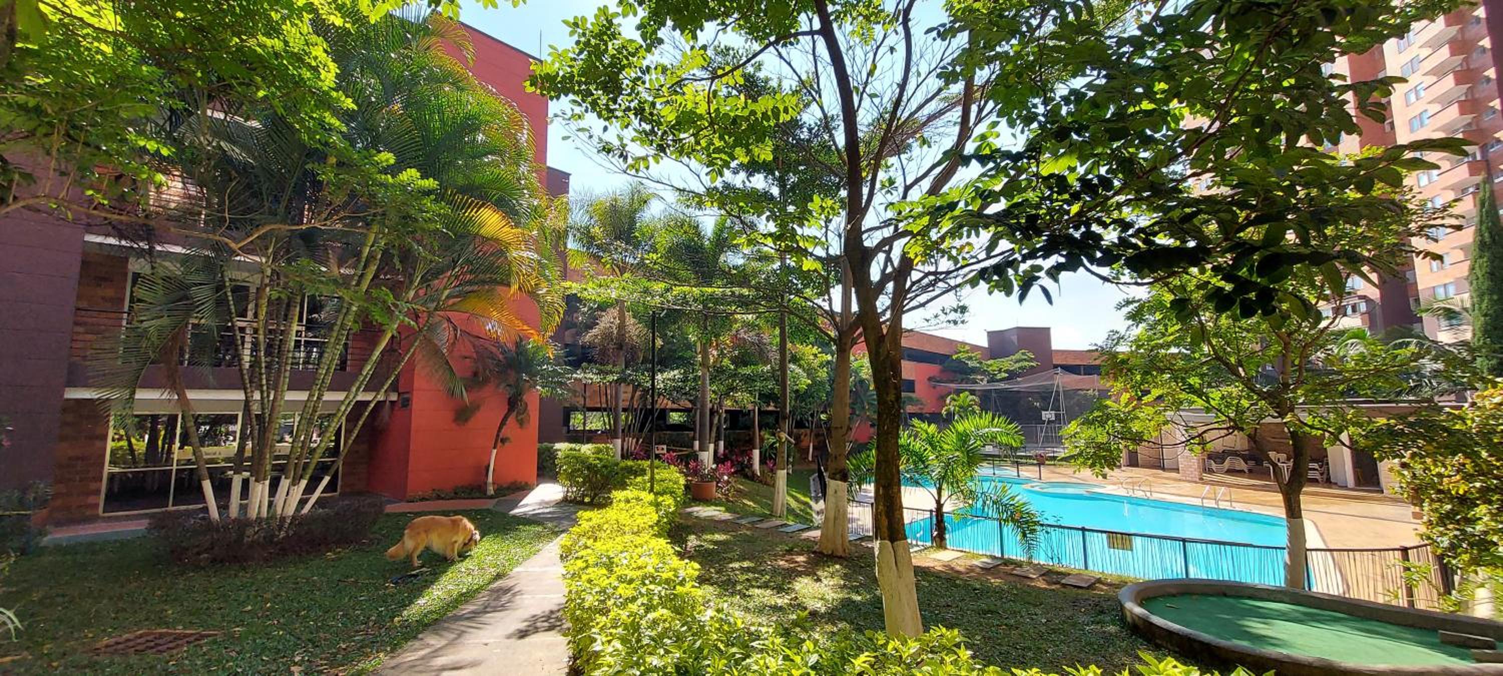 Apartamento en Calasanz con piscina y parqueadero