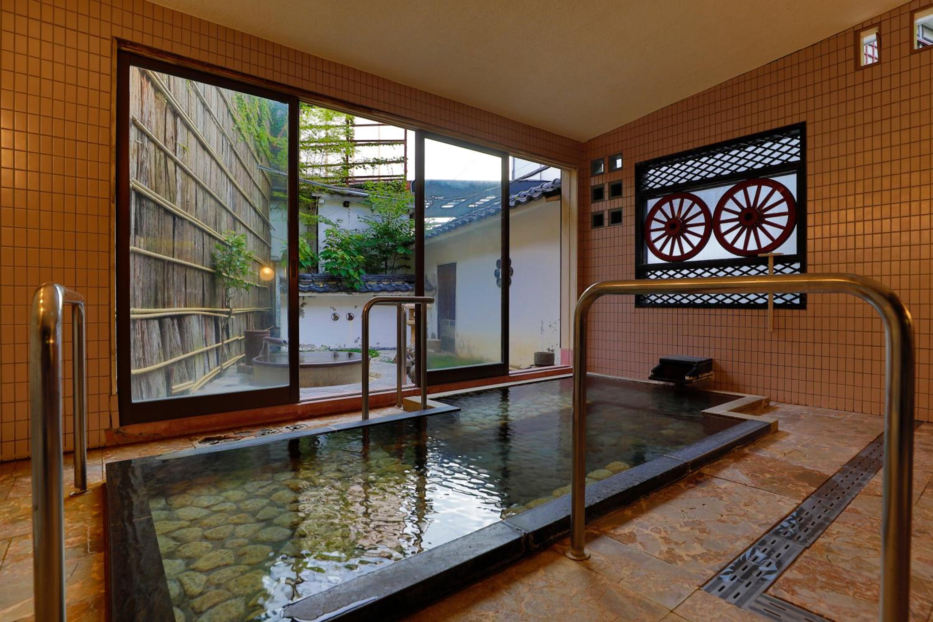Sakahijiri gyokushoen