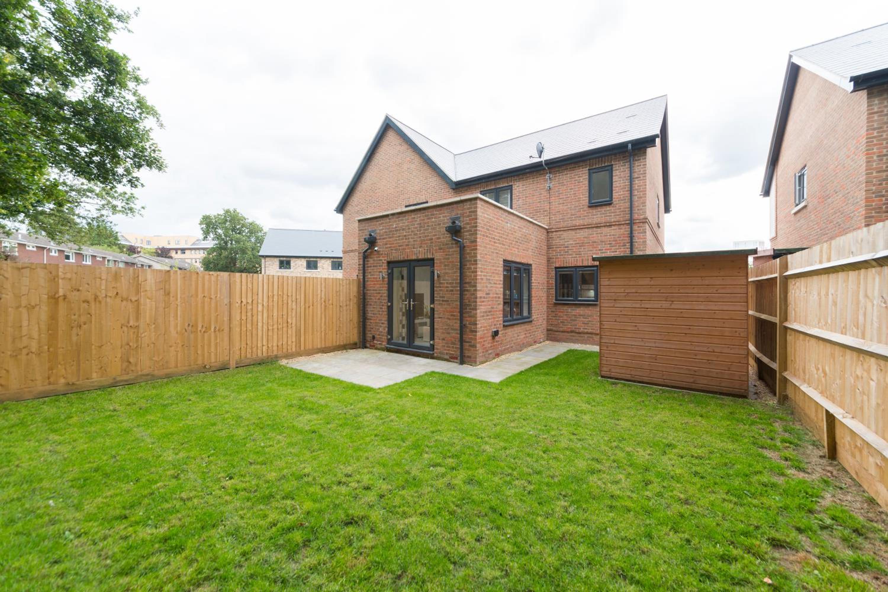 Greenfields's Hurley House - New modern 4 Bedroom House view 4