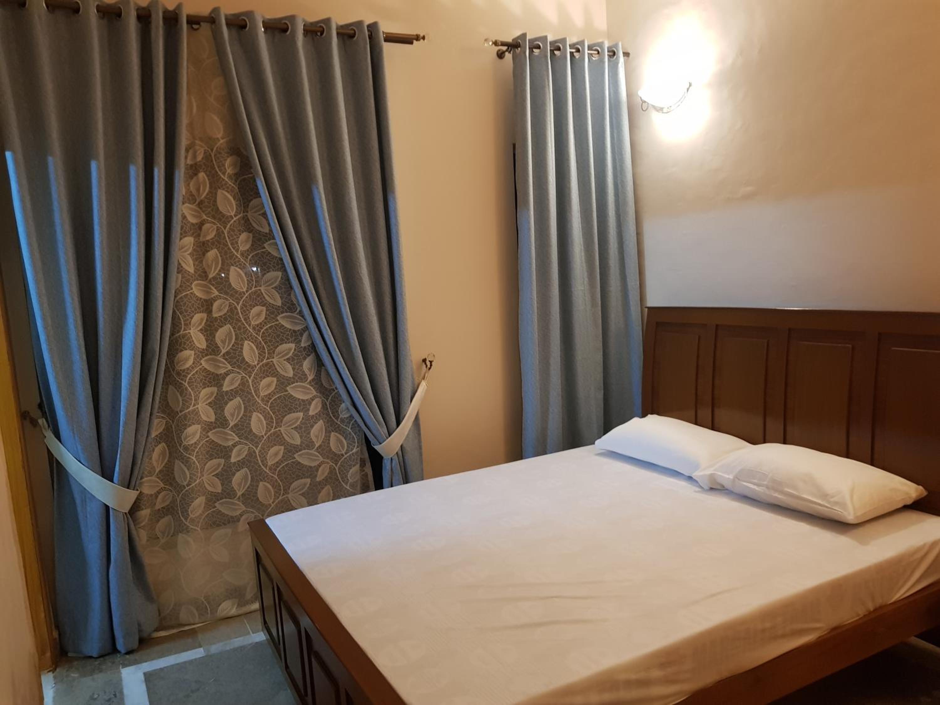 Entire Apartment 2bed Condo at Burban Oakwood