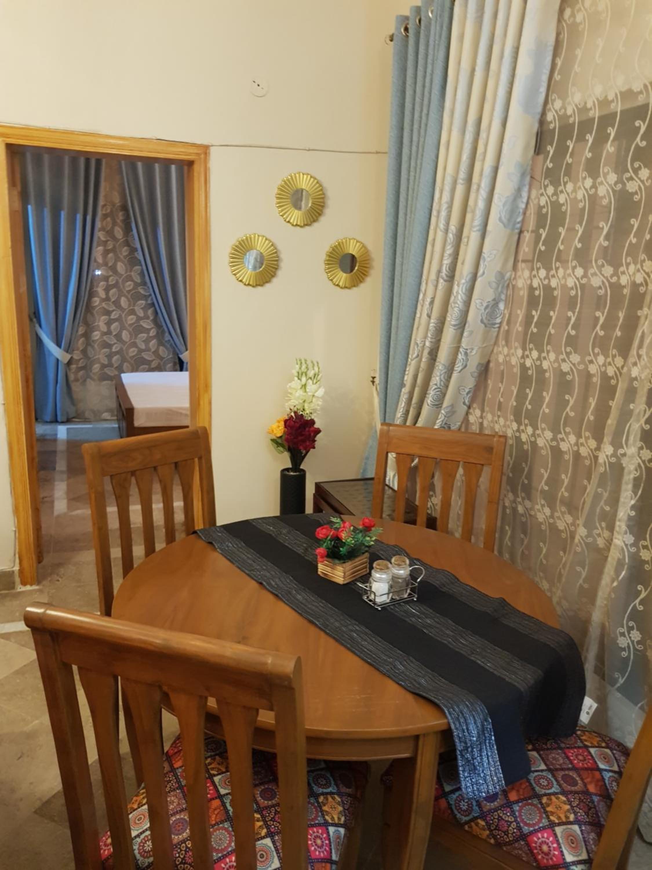 Entire Apartment 2bed Condo at Burban Oakwood