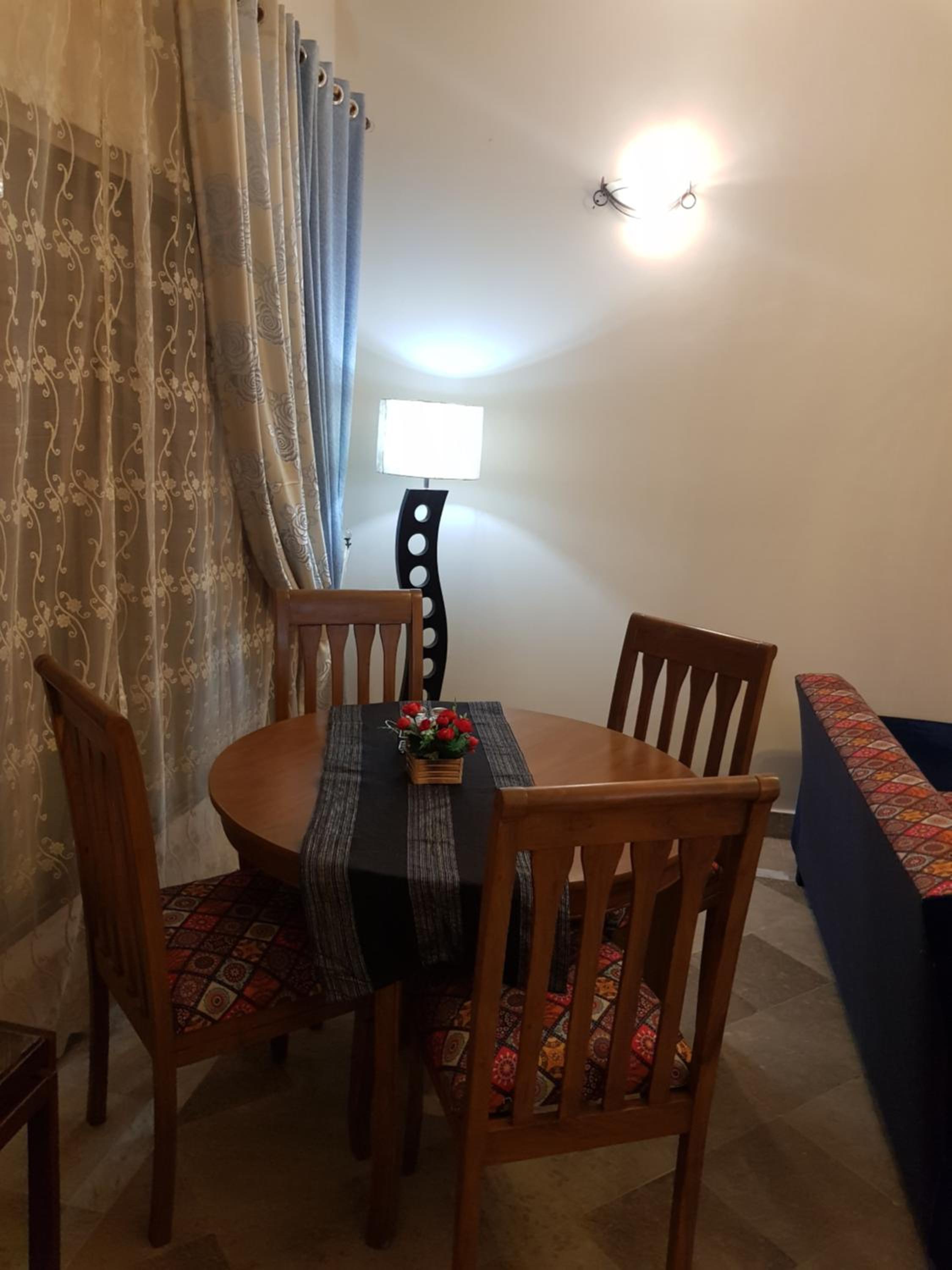 Entire Apartment 2bed Condo at Burban Oakwood