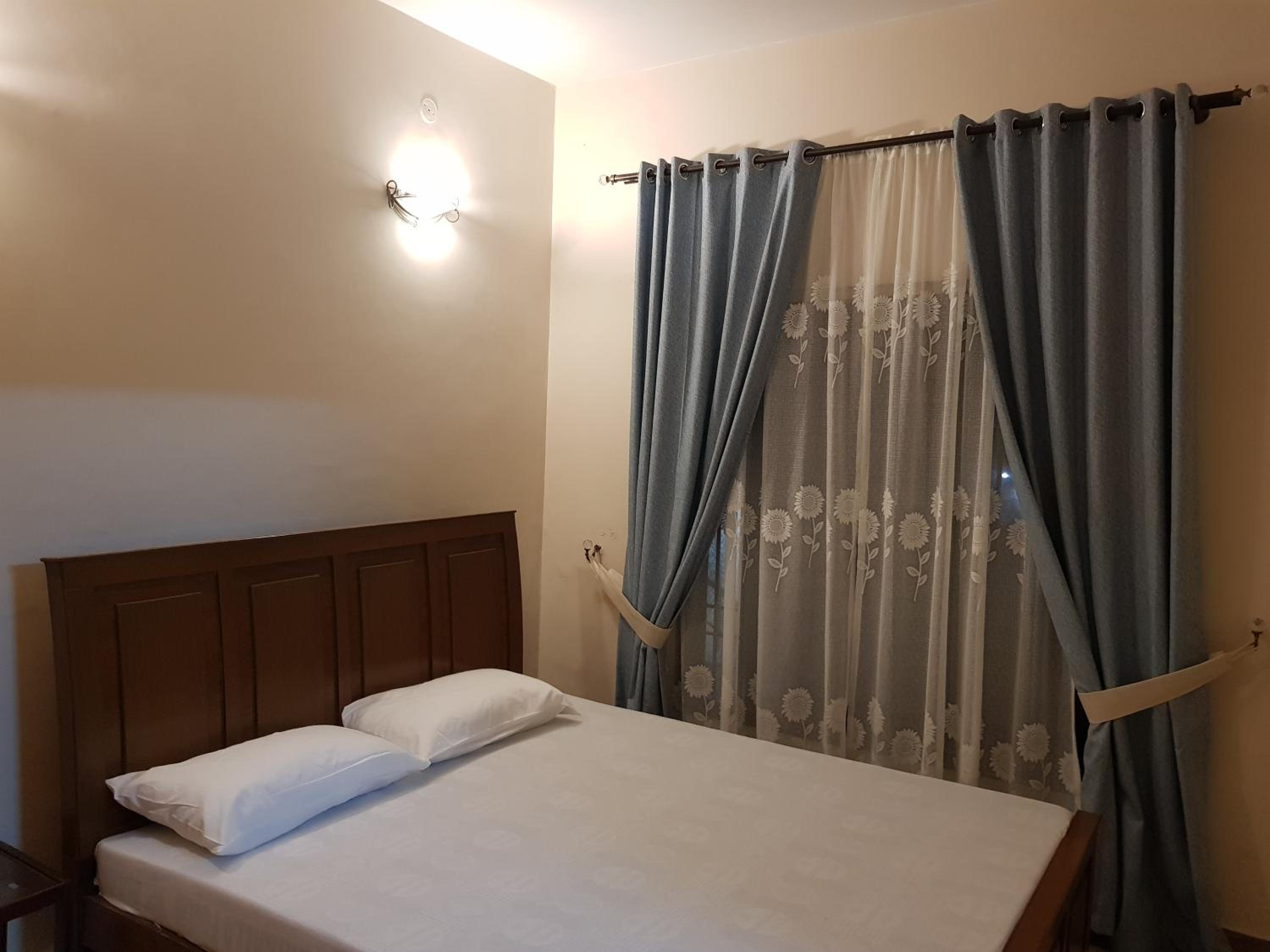 Entire Apartment 2bed Condo at Burban Oakwood