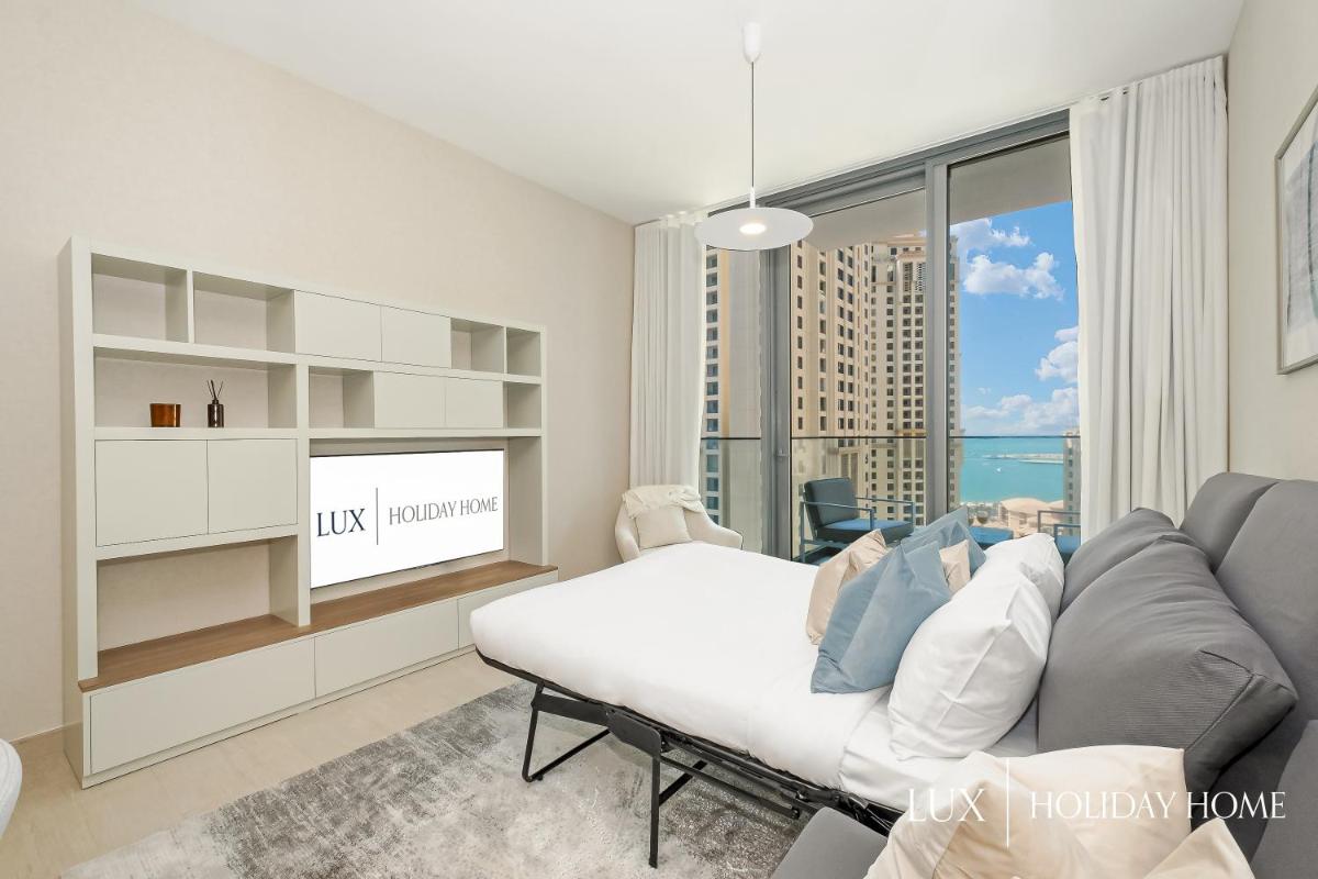 LUX Contemporary Suite with Full Marina View 3