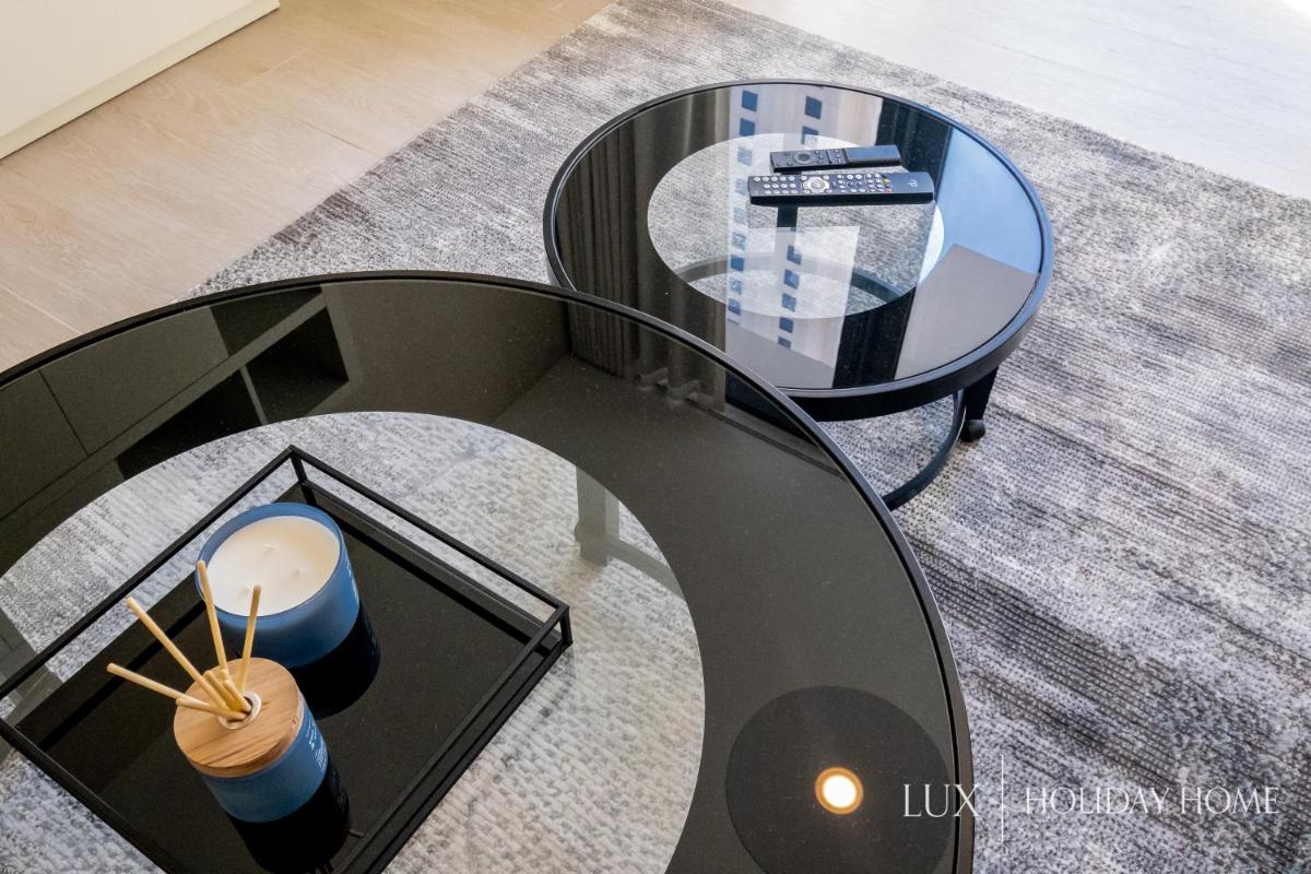 LUX Contemporary Suite with Full Marina View 3