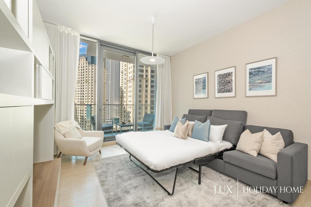 LUX Contemporary Suite with Full Marina View 3