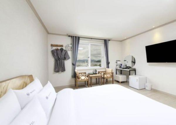 Mj Hotel