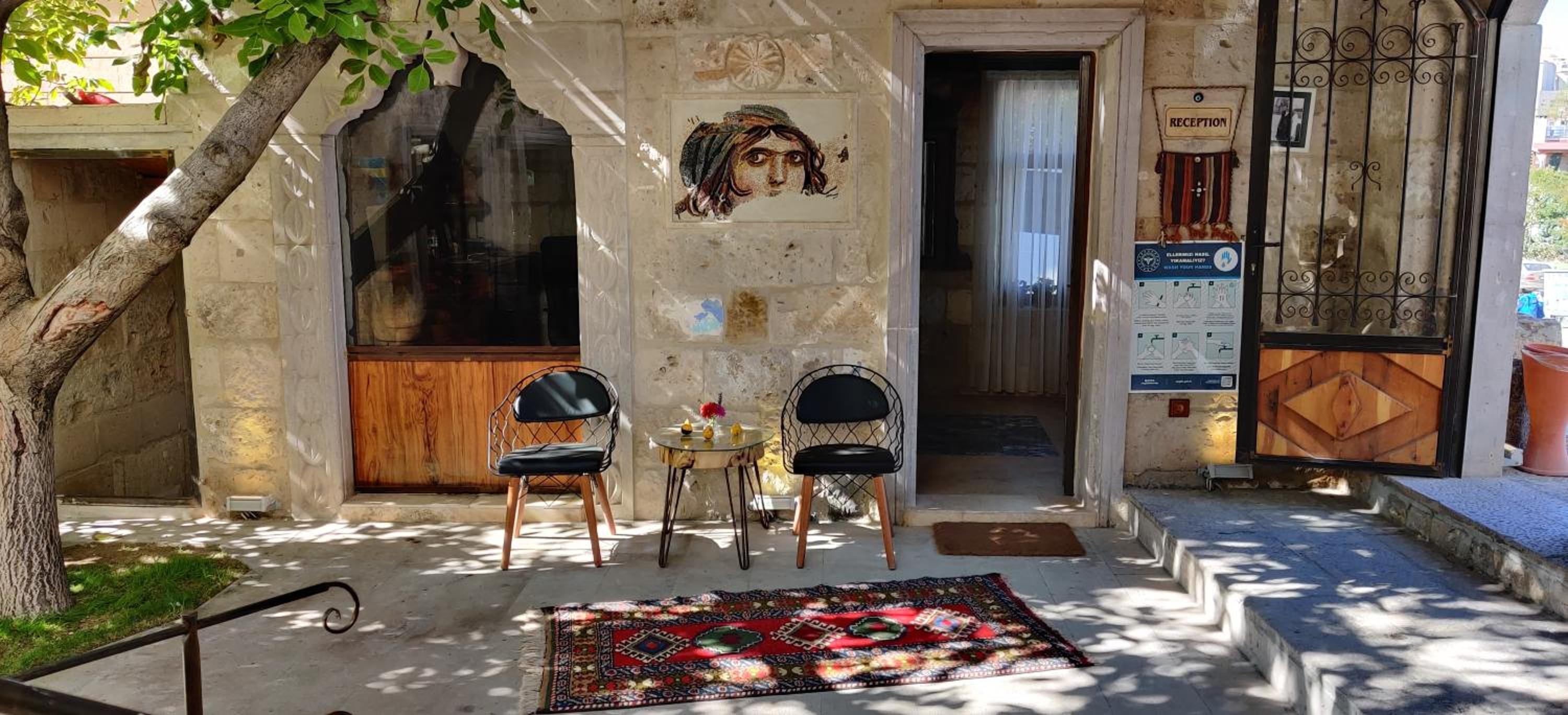 Sarnich Cave Suites - Image 5