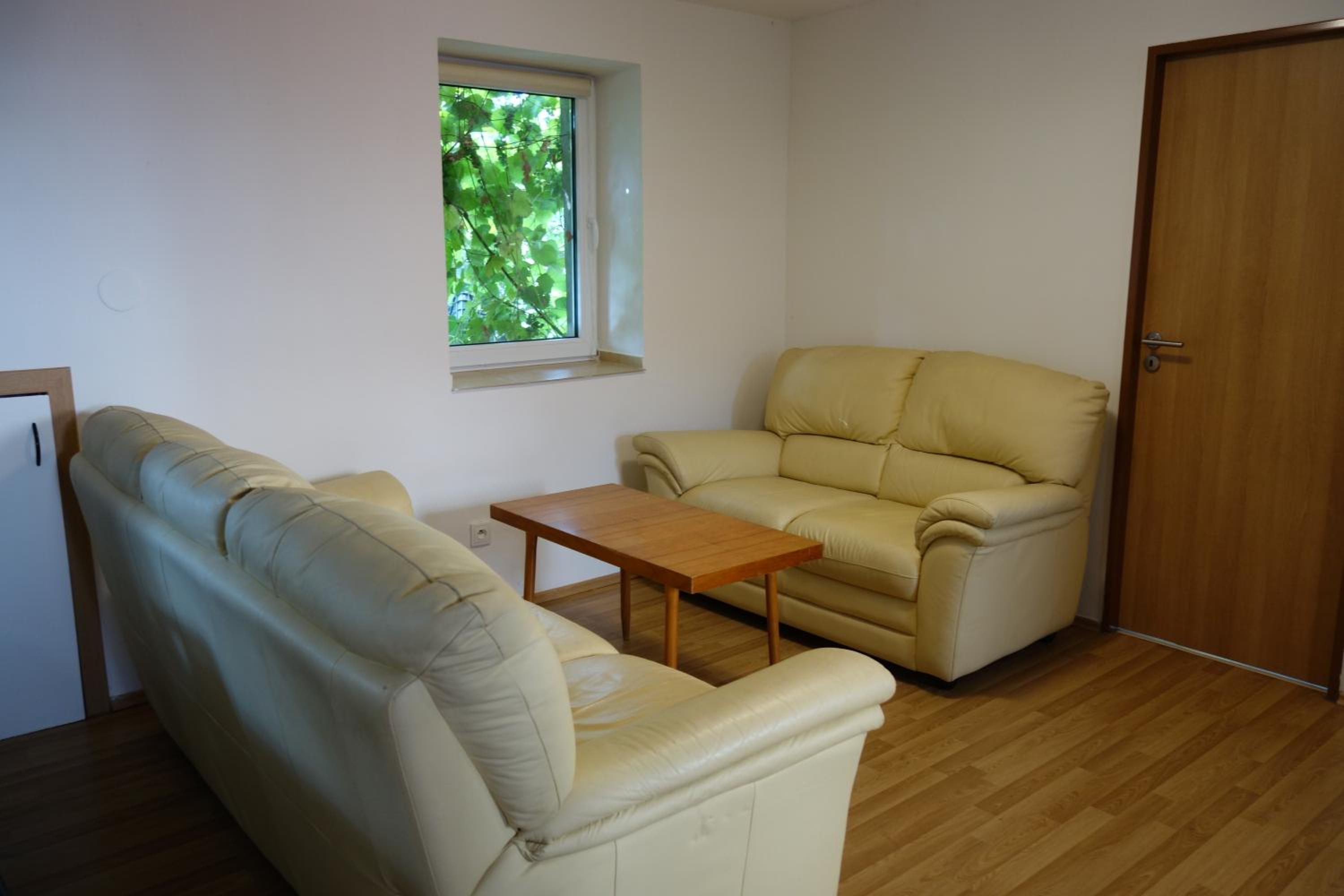 Apartmán Hulín, Chrášťany - bílý view 2
