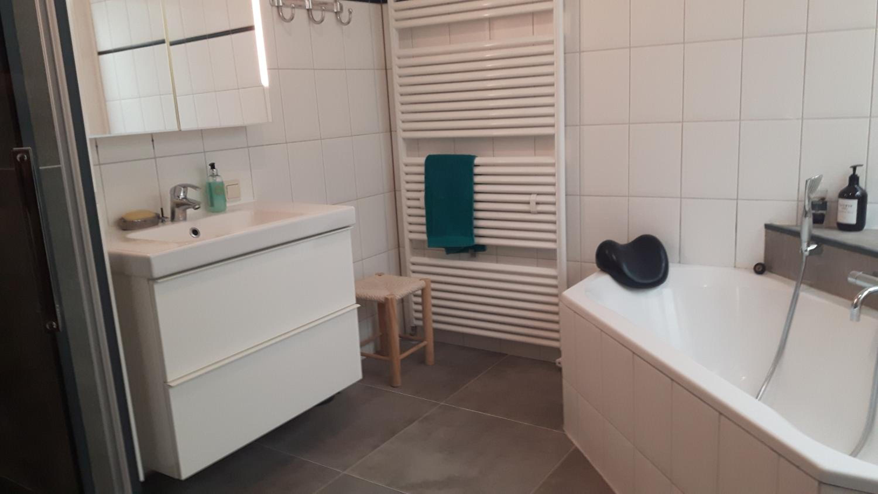 verzorgde kamer in monumentenpand view 4