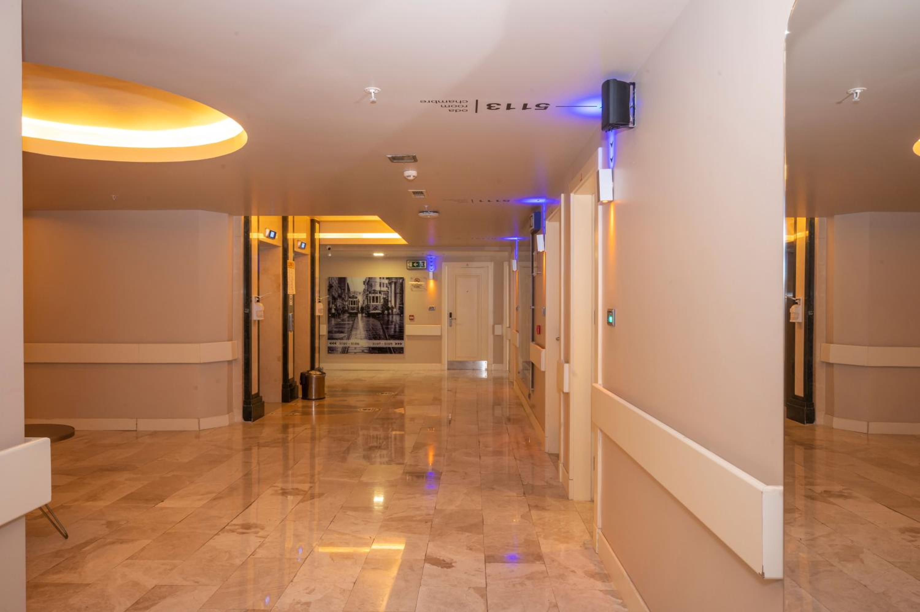 Ramada By Wyndham Istanbul Pera Taksim - Image 52