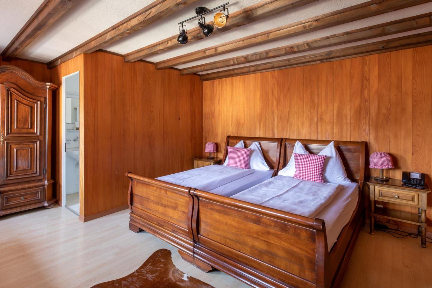 Swiss-Chalet Merlischachen - Historik Chalet-Hotel Lodge