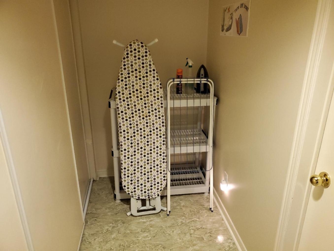 Private Apartment Close to Airport Toronto Pearson view 3
