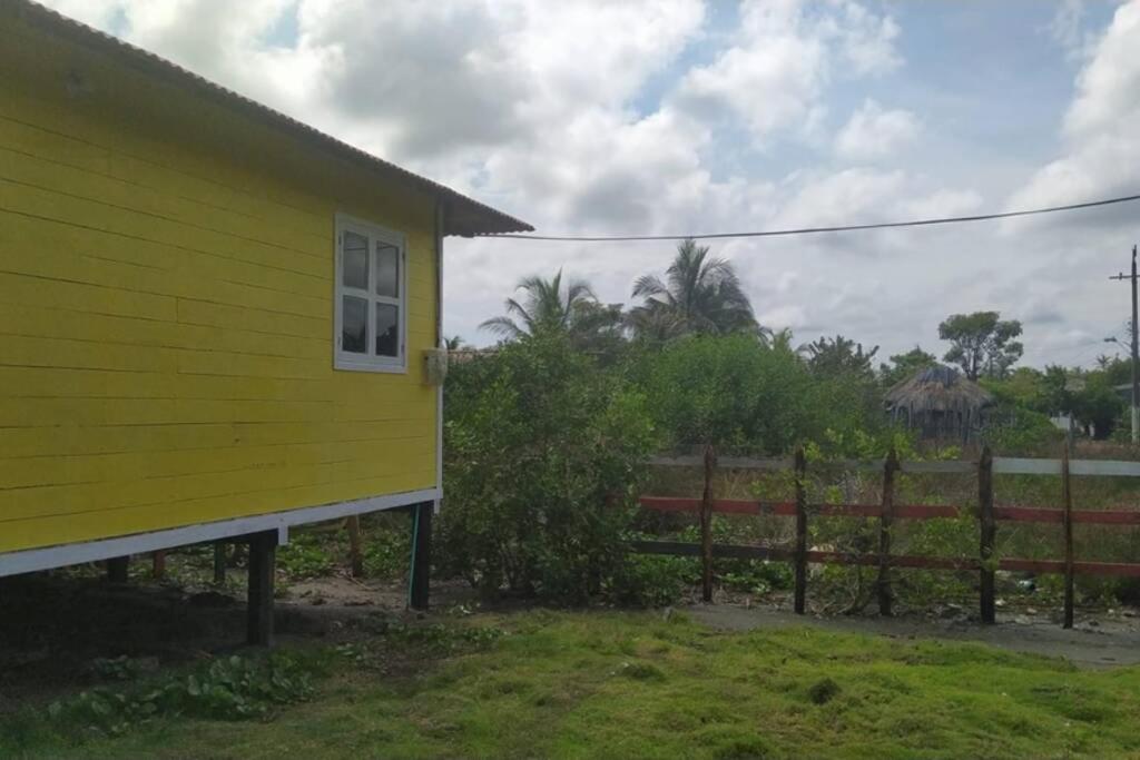 La Casa Amarilla (Sobre las playas del mar Caribe)