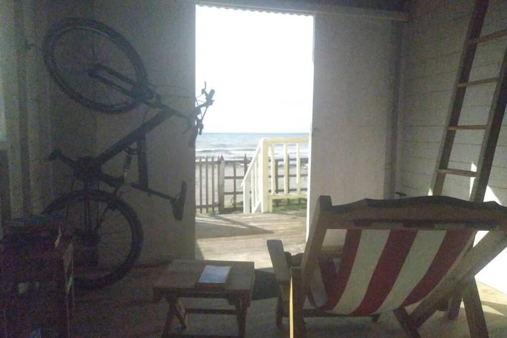 La Casa Amarilla (Sobre las playas del mar Caribe)