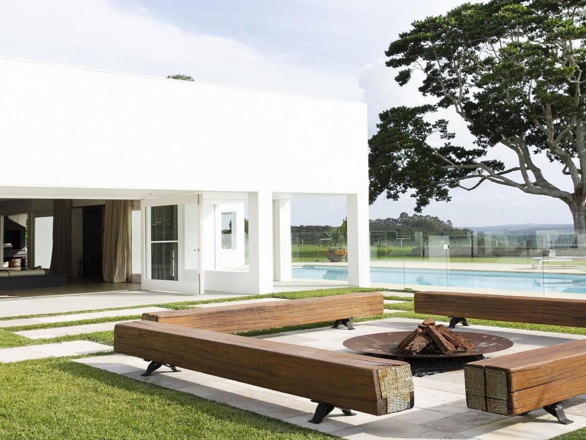 Amileka - luxury 25 acre estate with pool