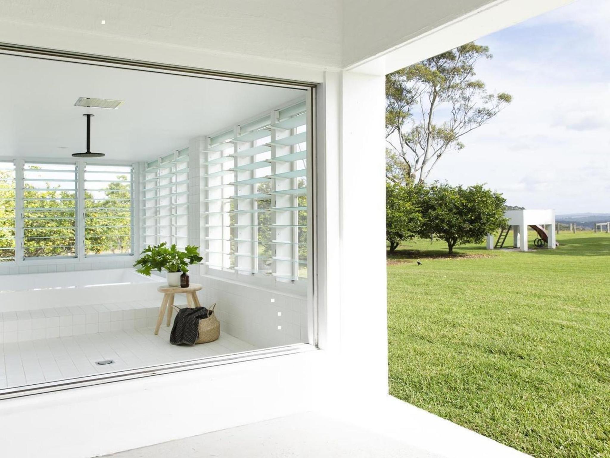 Amileka - luxury 25 acre estate with pool