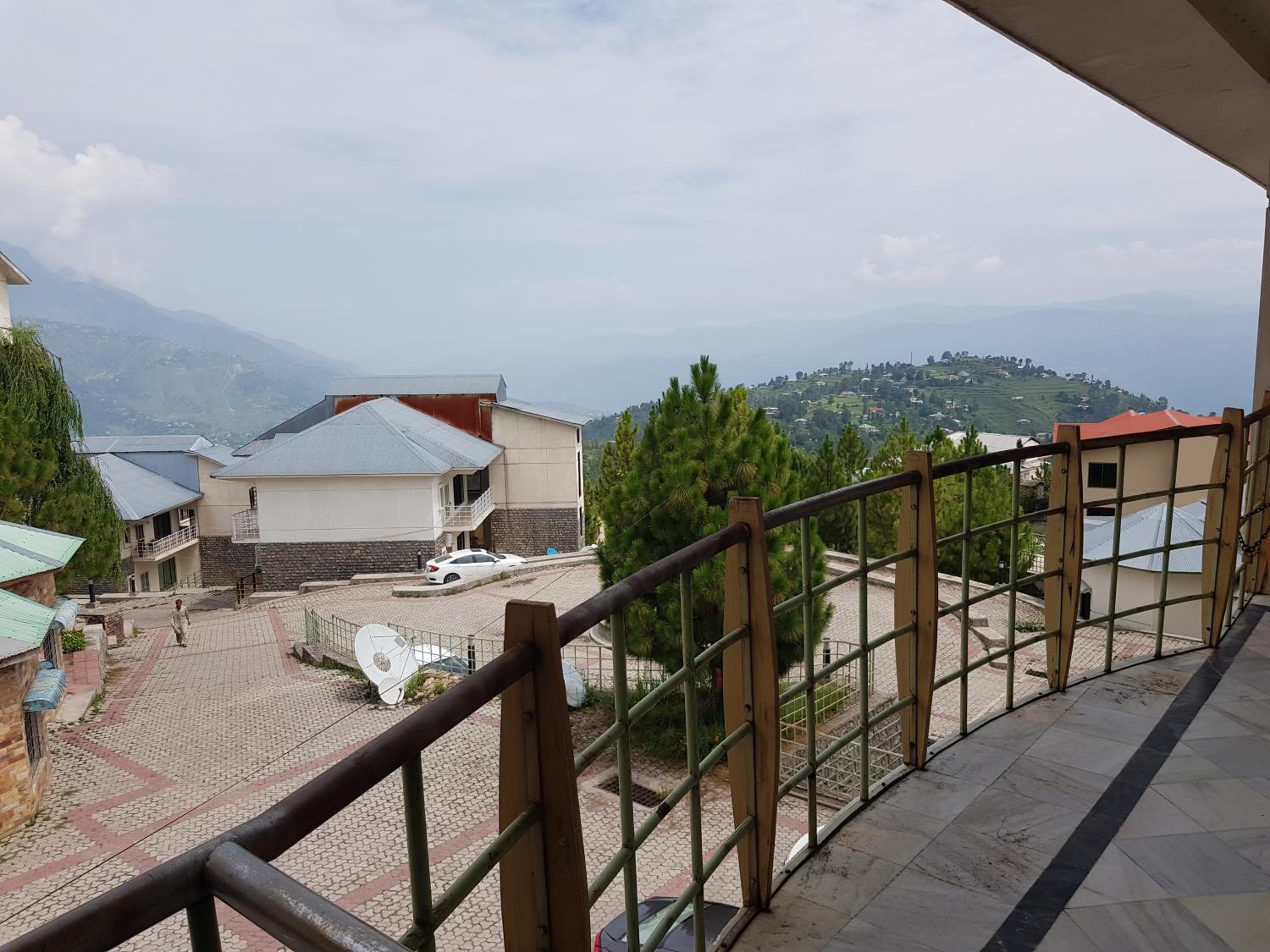 Entire Apartment 2bed Condo at Burban Oakwood