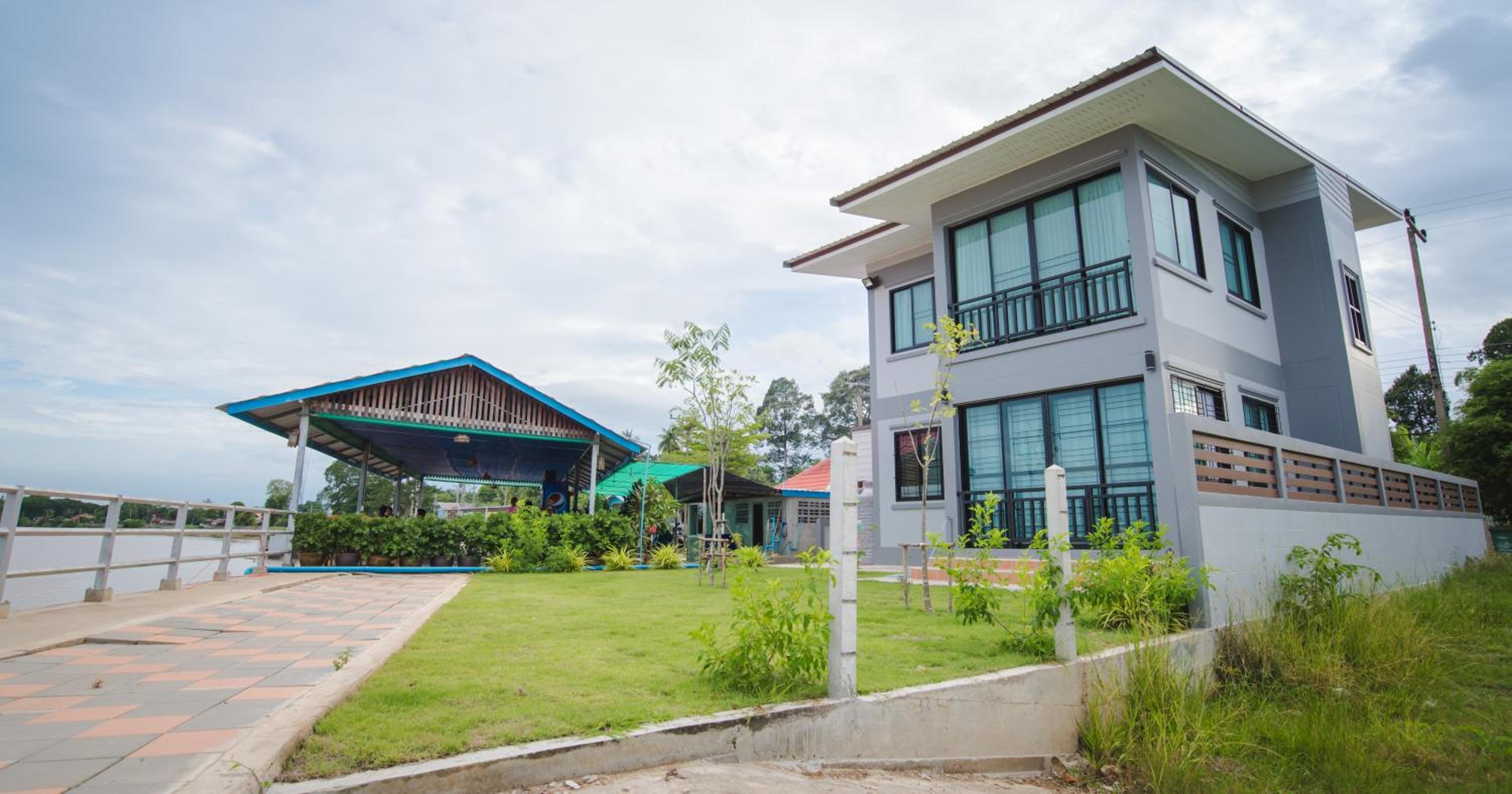 Riverview Loft house view 4