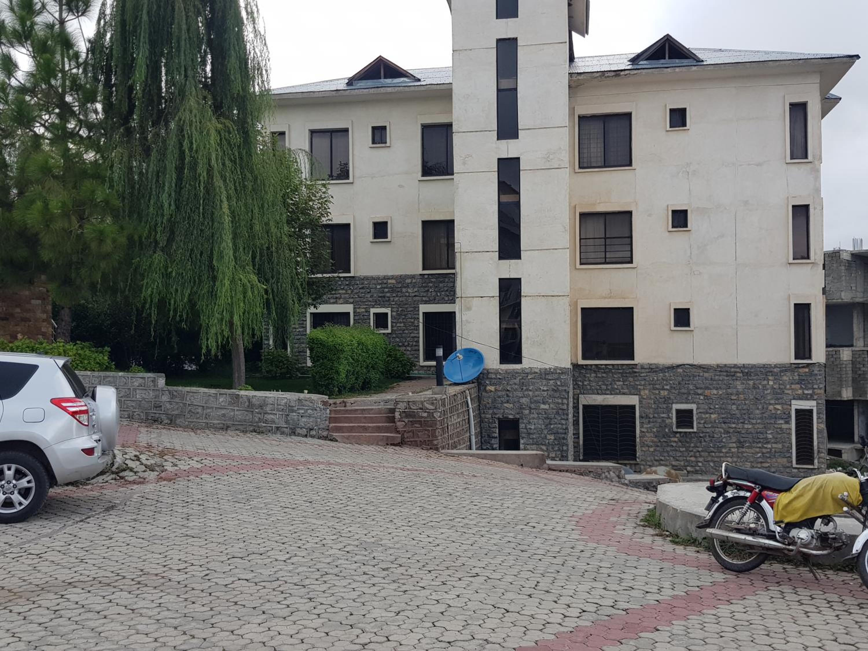 Entire Apartment 2bed Condo at Burban Oakwood