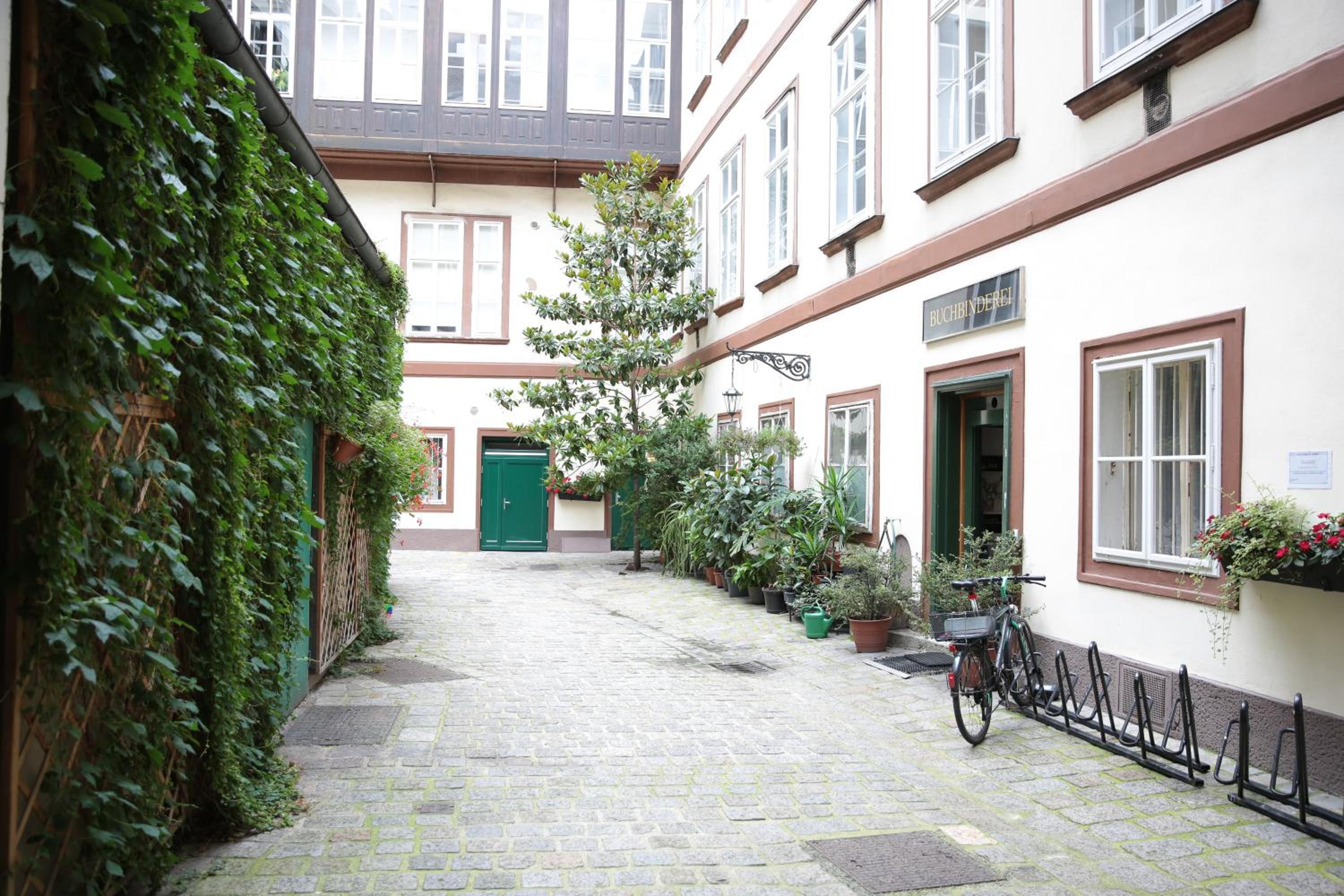 Heart of Vienna- next to Albertina
