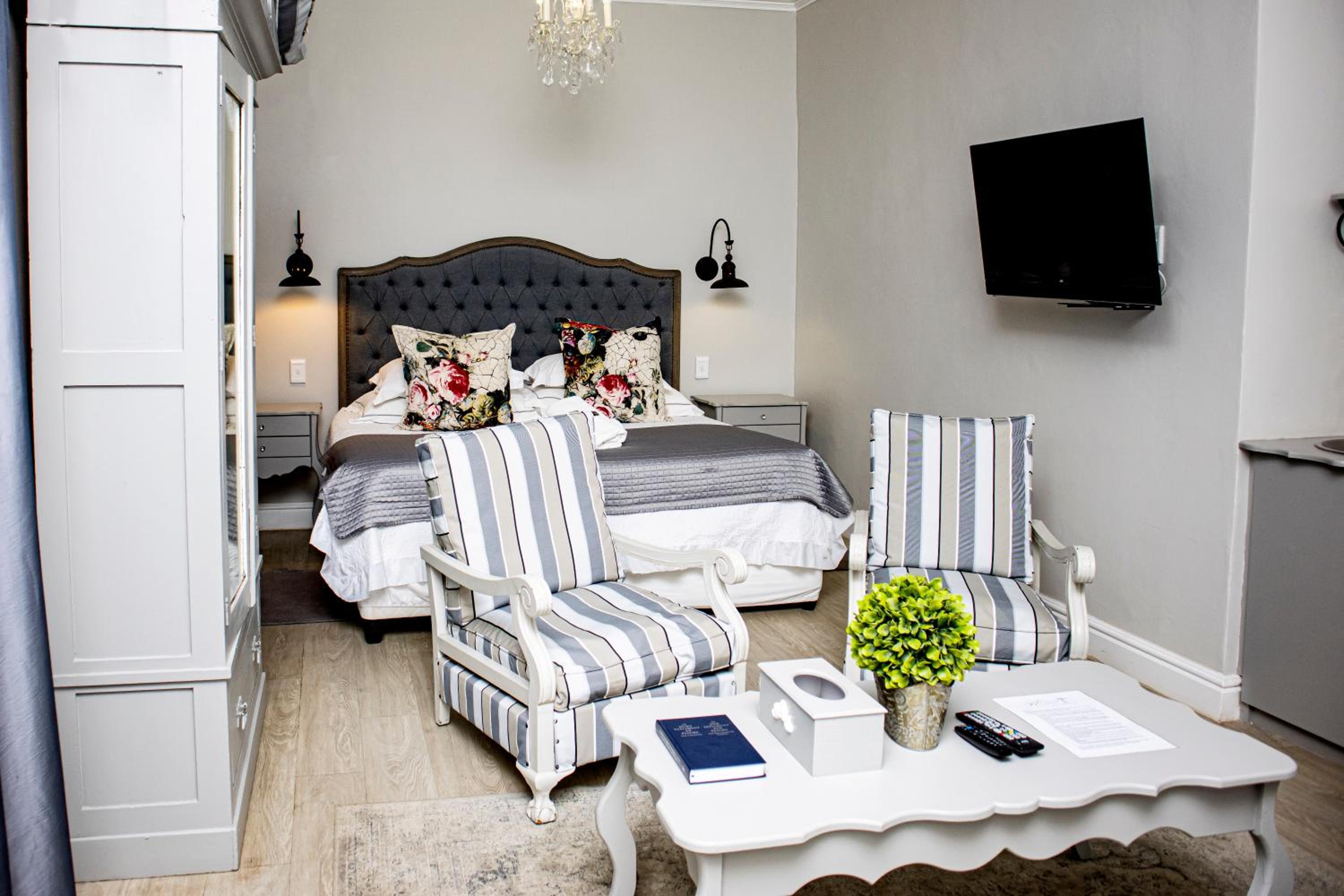 French Karoo Guesthouse view 5