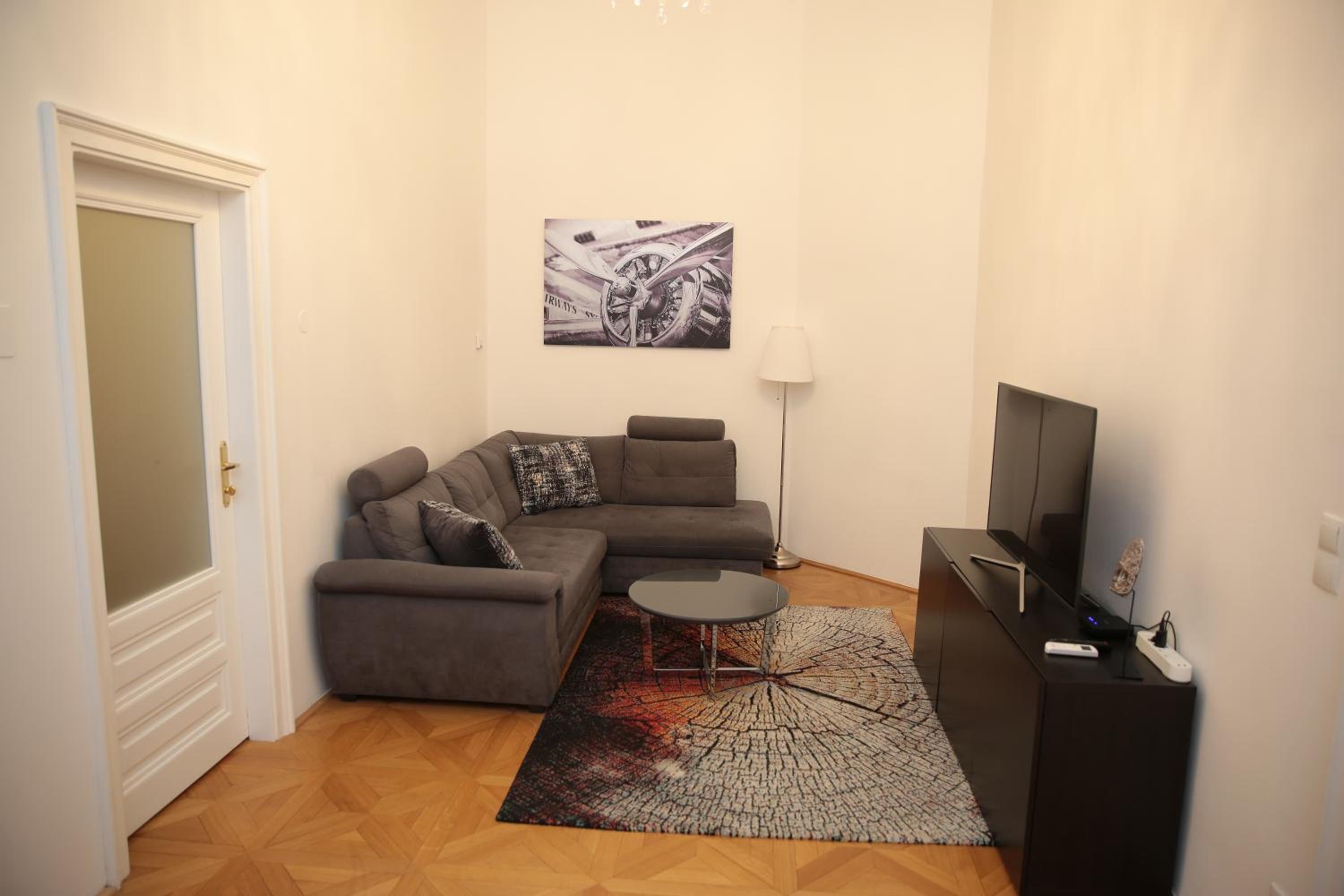 Heart of Vienna- next to Albertina