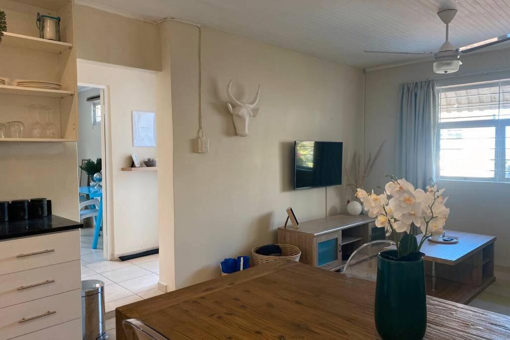 Odenvillea Guest Cottage view 2