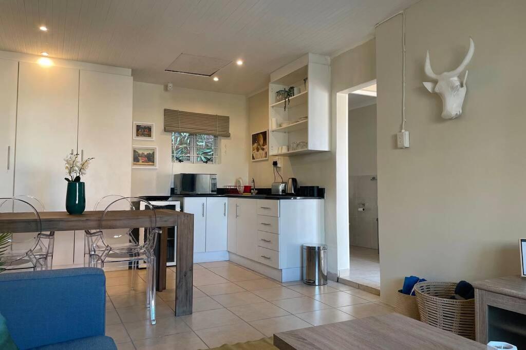 Odenvillea Guest Cottage view 5