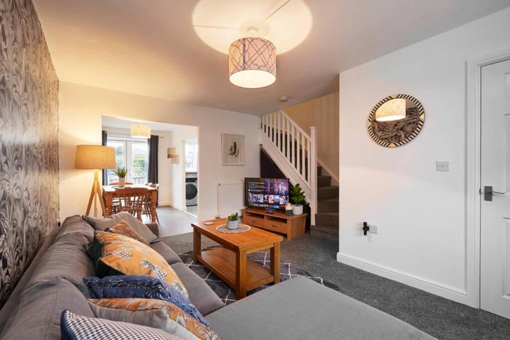 Halifax Gorgeous New Home - 3 bedrooms view 4