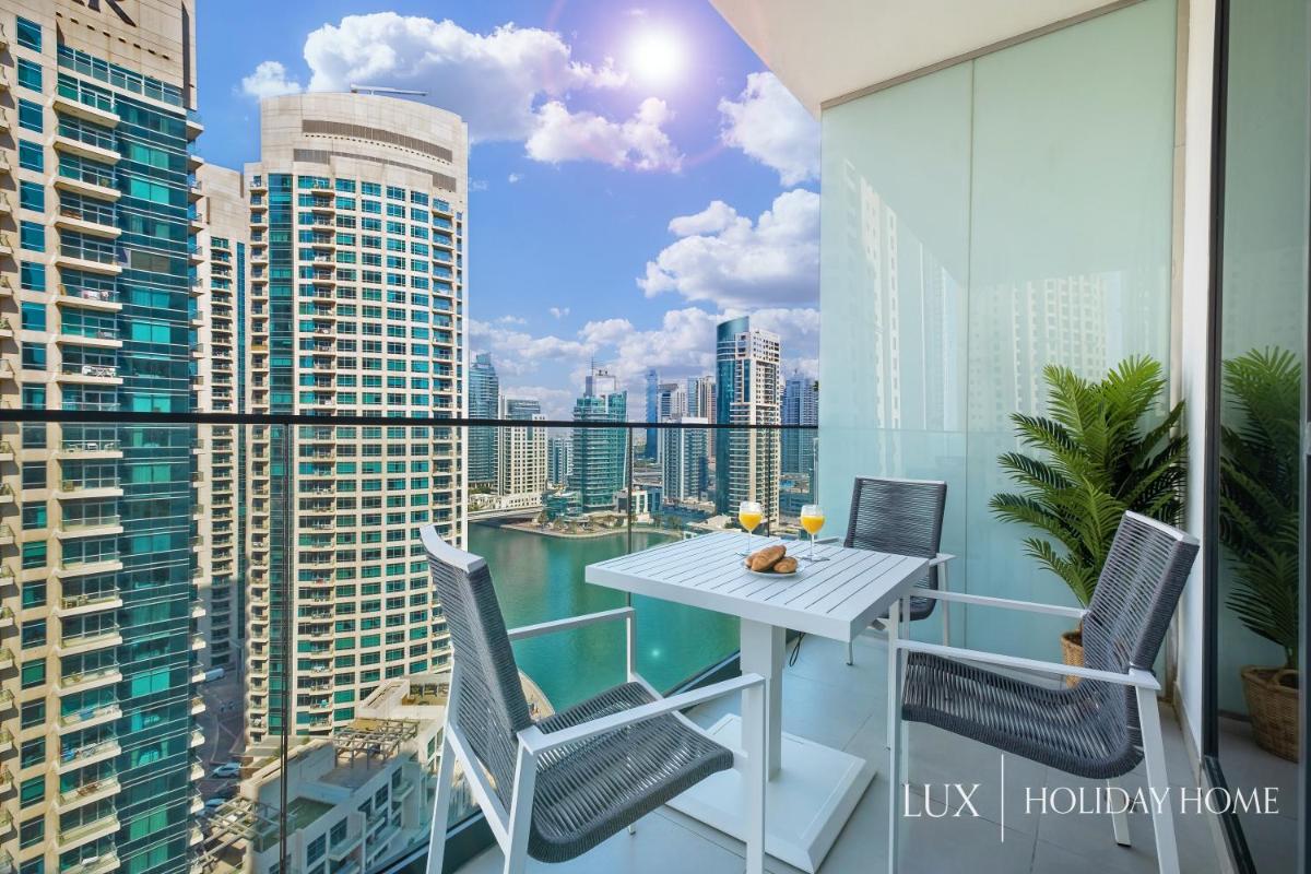 LUX Contemporary Suite with Full Marina View 3