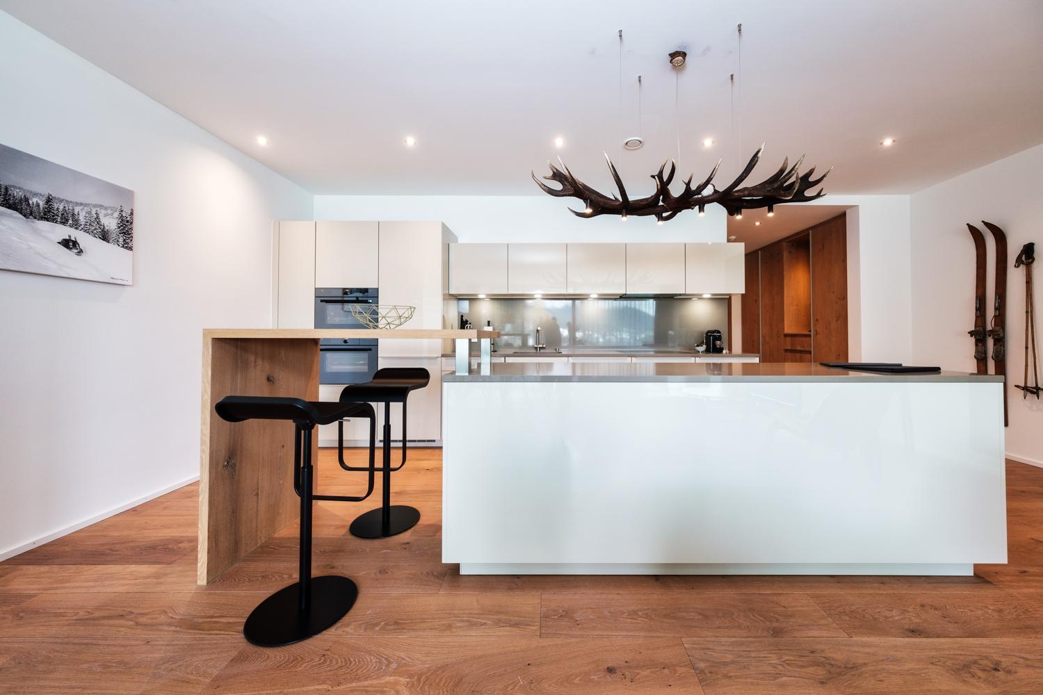 Luxury Davos Apt for 4 with Panorama Terrace & 5-star Hotel Spa Access view 3