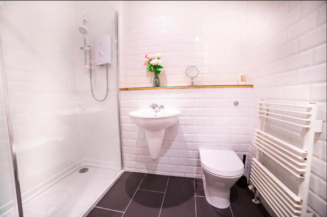 Renfield Apartment, Bright and Spacious Home