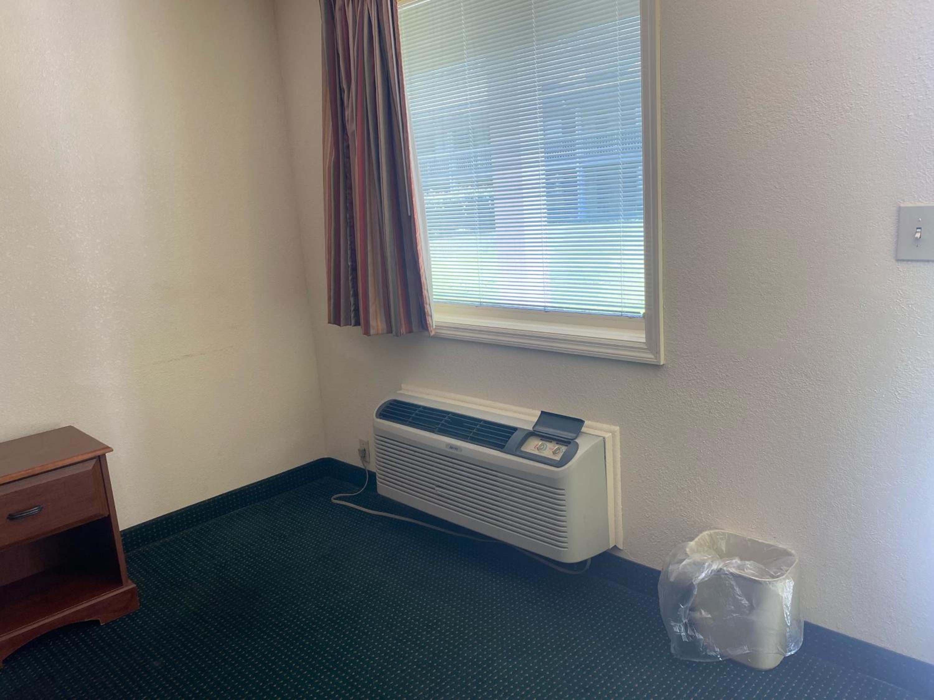Motel 6 Sandersville, GA