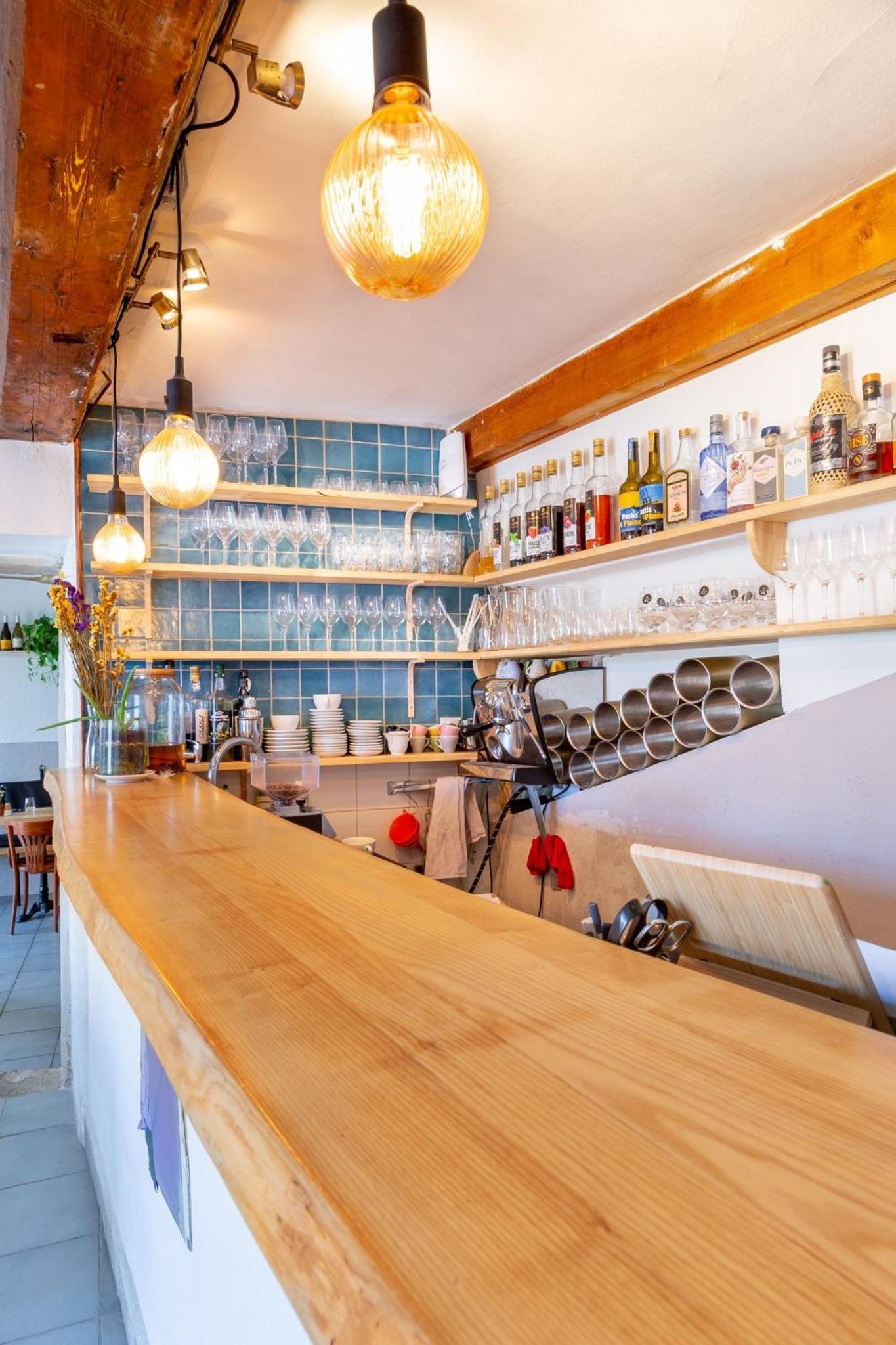 bar