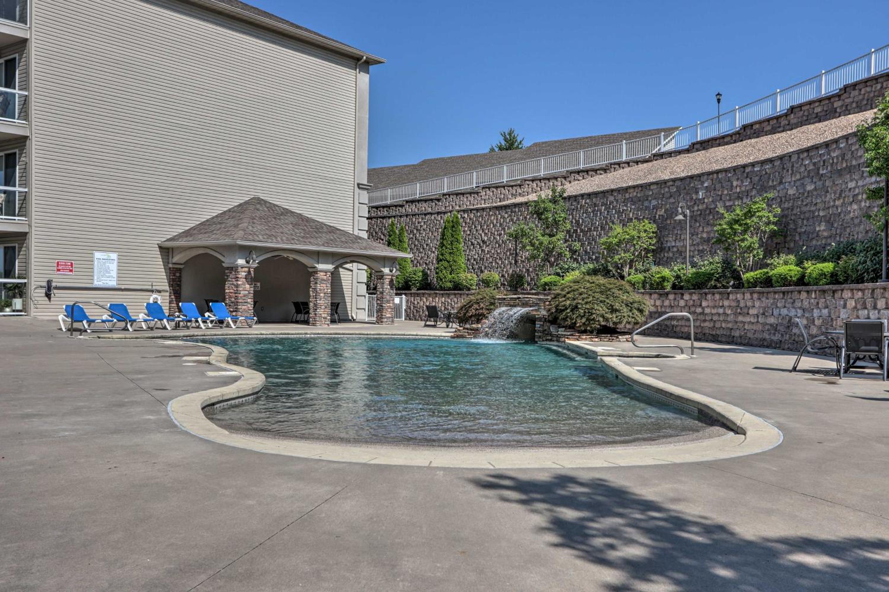 Resort Perks, View: Lands End Condo in Osage Beach view 4