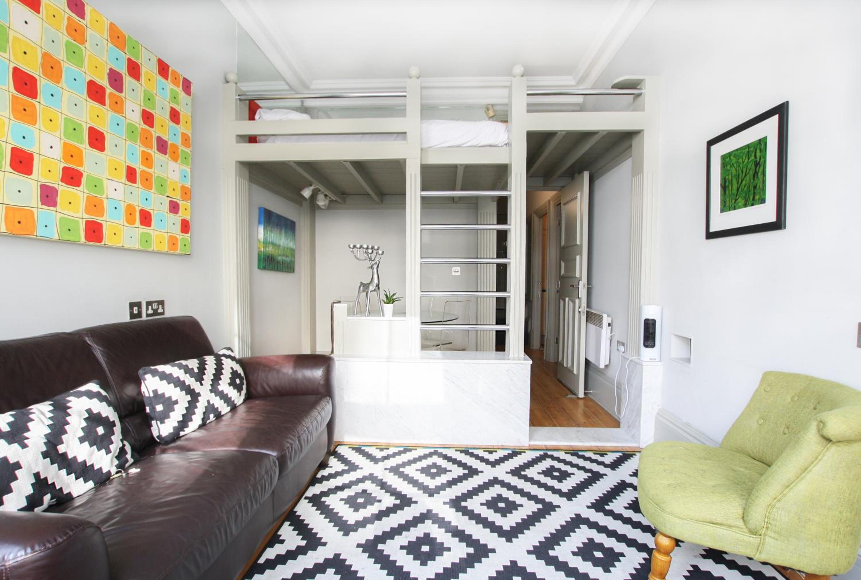 Historic two bed apartment in the City Centre view 2