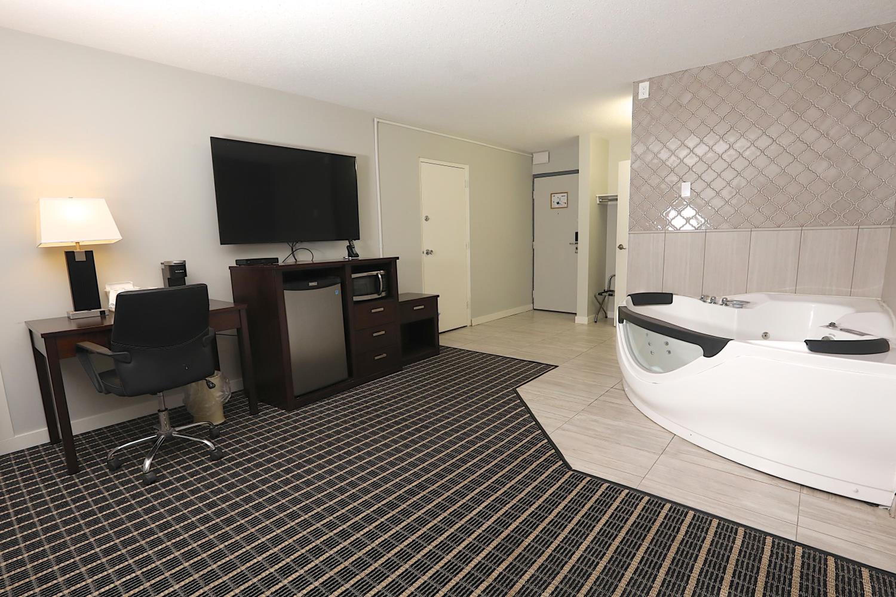 Medicine Hat Vacations - Clarion Pointe - Property Image 4
