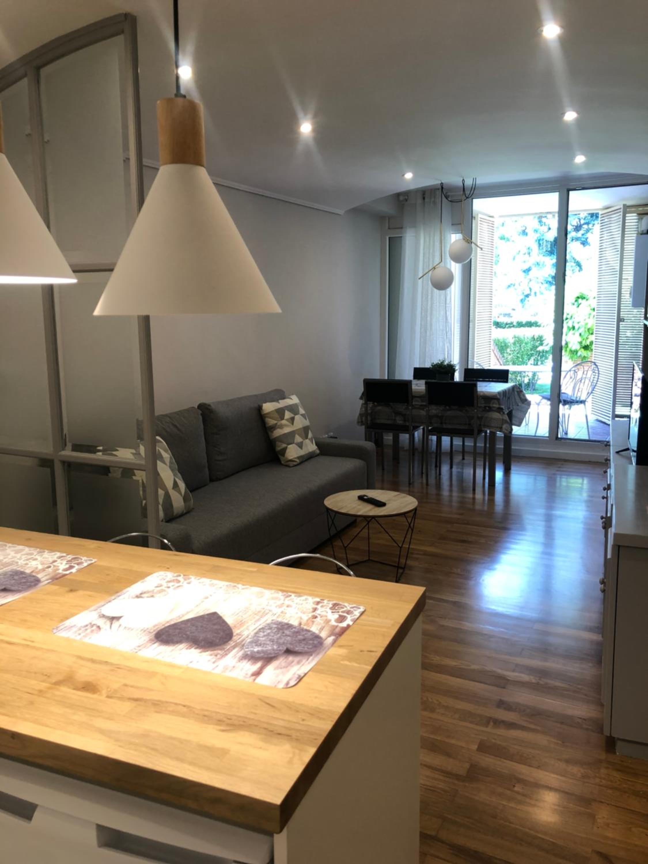 Alojamientos Castellana Jardín 1 y 2 PARKING Y PISCINA GRATIS!! view 5