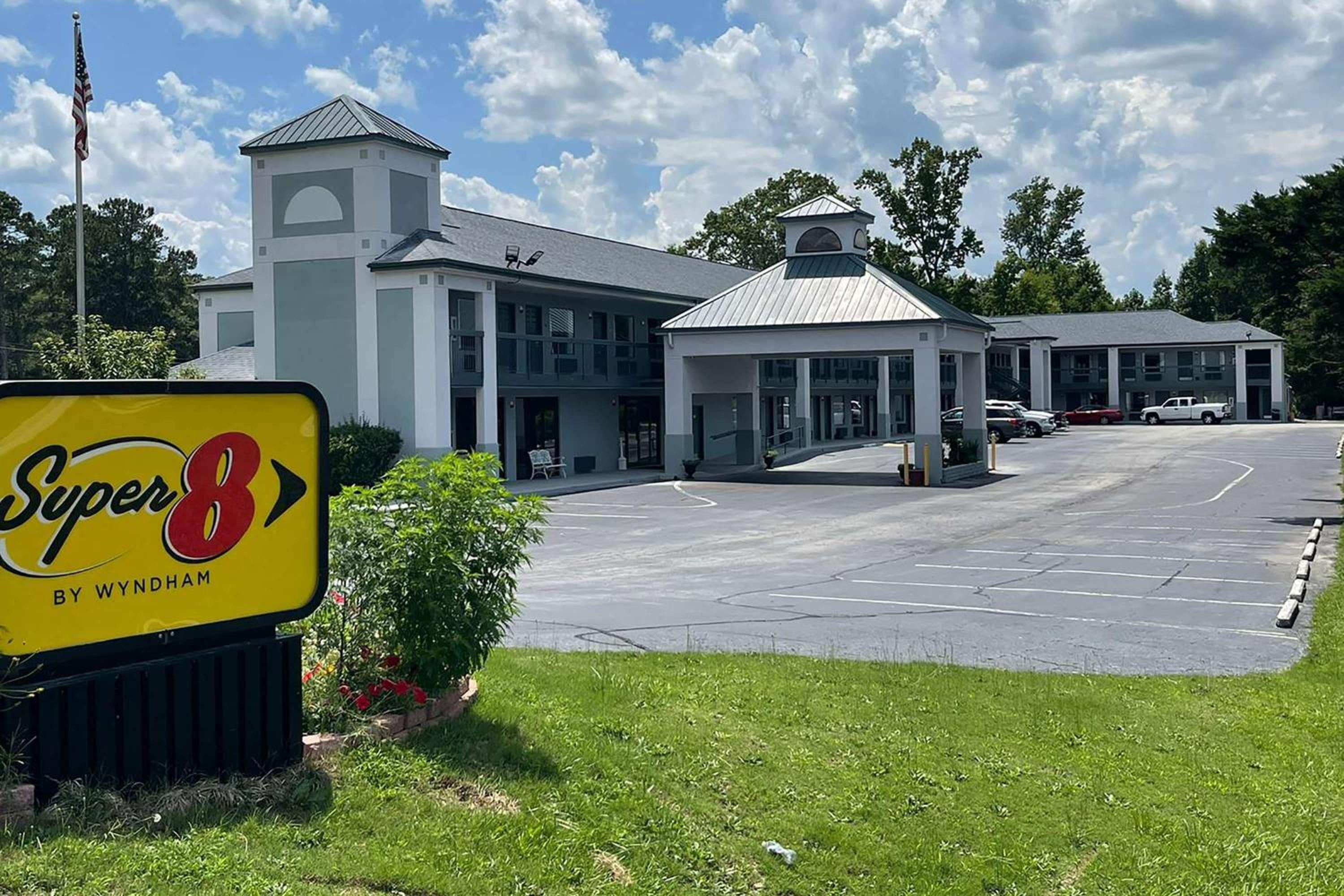 Super 8 by Wyndham Elberton - Property Image 28