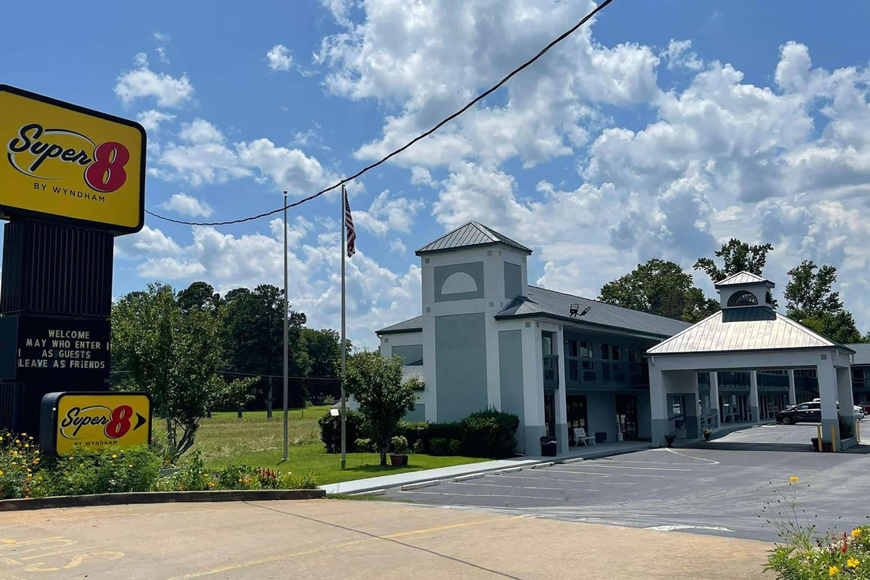 Super 8 by Wyndham Elberton - Property Image 25